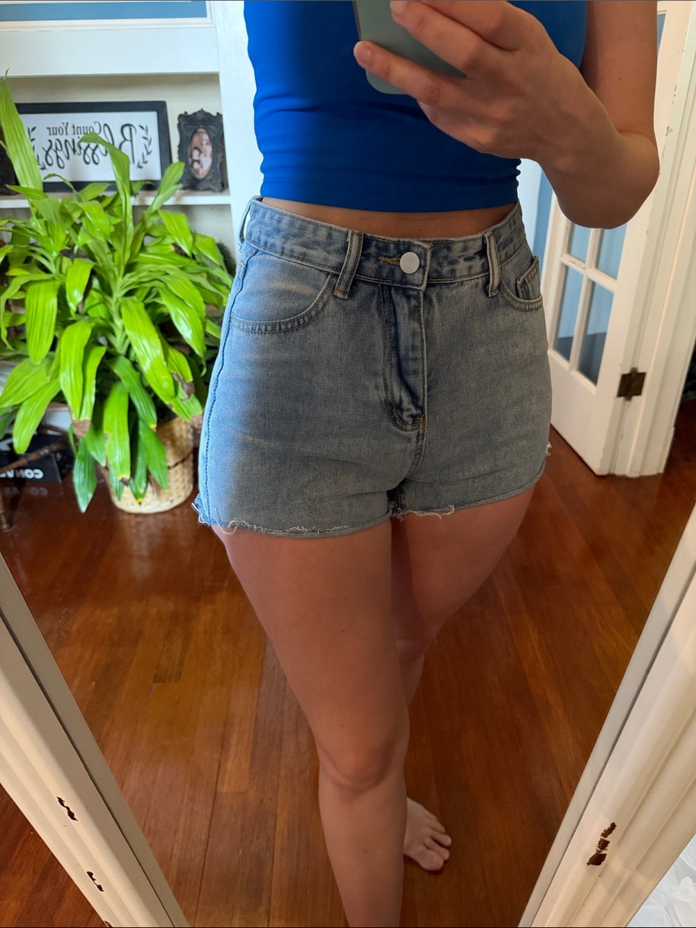 ⭐️ 5/$10 Women’s High-Rise Light Blue Denim Cut Off Jean Shorts Medium